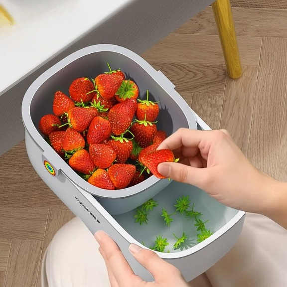 Snacking Bowl with Trash Slot